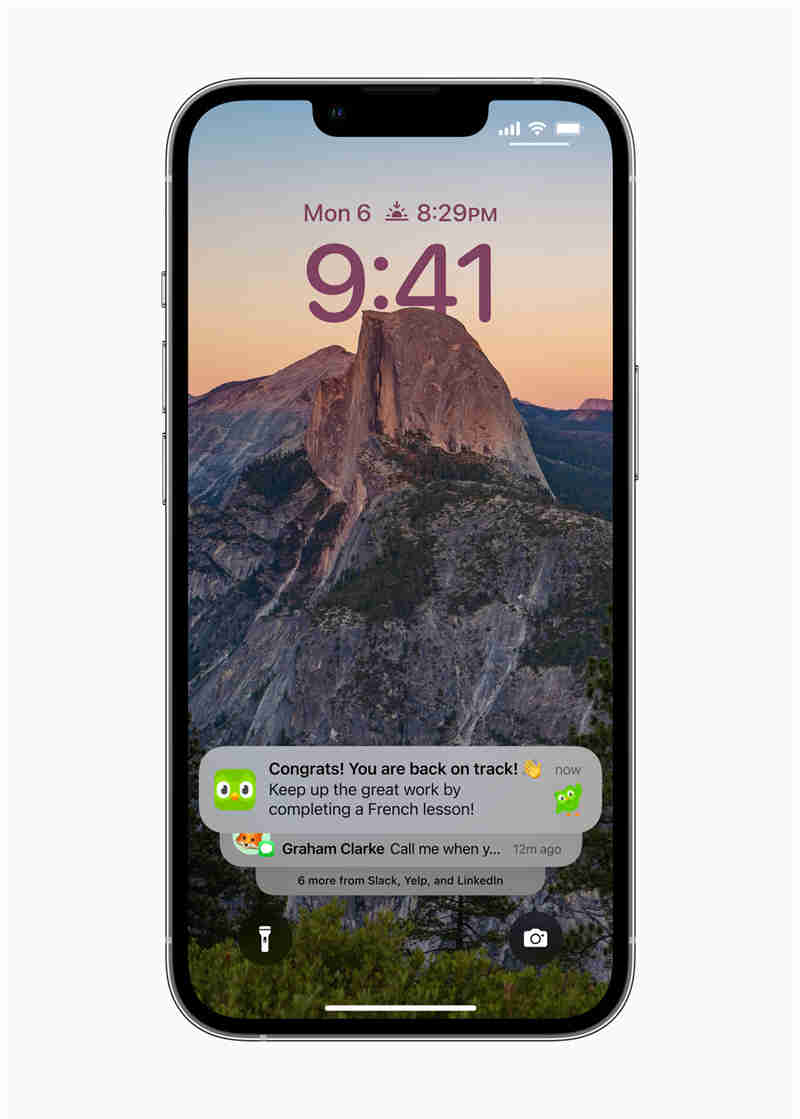 Apple-WWDC22-iOS16-Lockscreen-Notifications-220606_inline.jpg.large.jpg