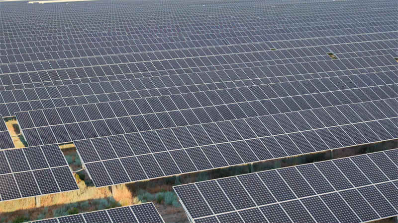 Apple-2030-Gala-solar-array-Oregon-230912.jpg.large_2x.jpg