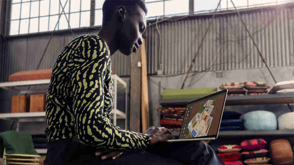 Apple-MacBook-Air-lifestyle-240304_big.jpg.large.jpg