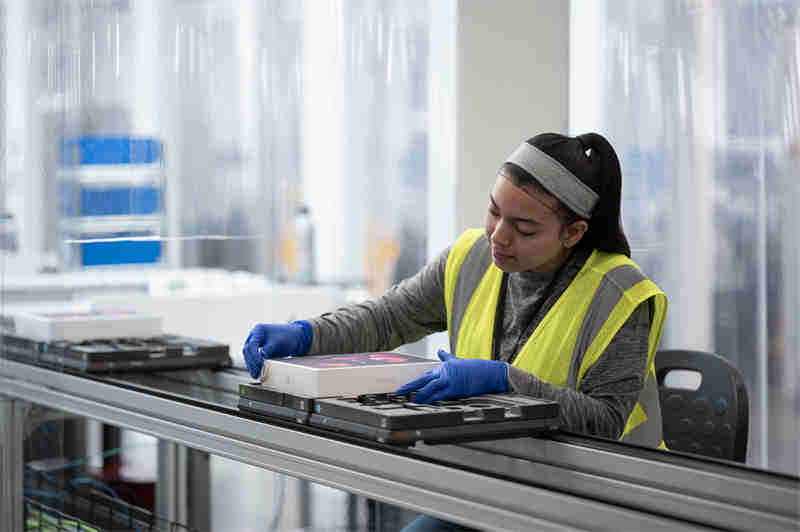 Apple-environmental-innovations-fiber-based-packaging_inline.jpg.large.jpg
