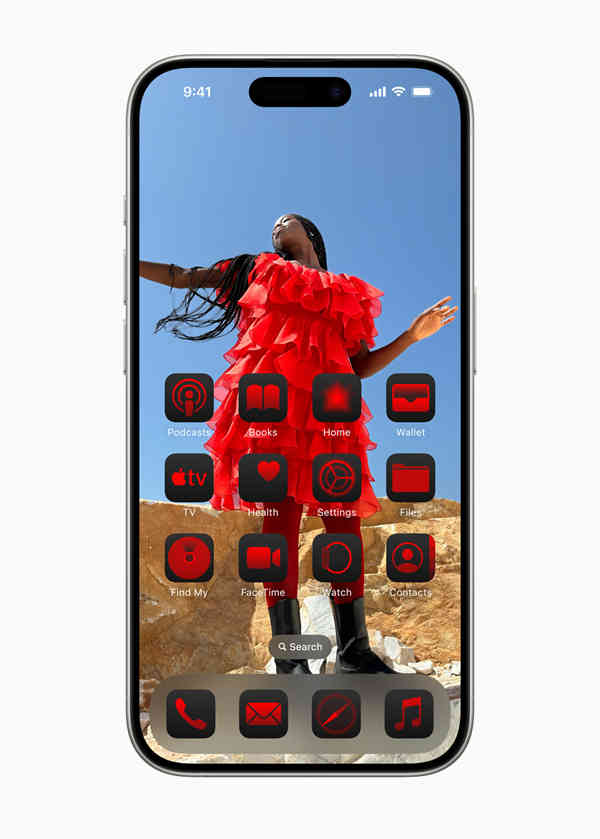Apple-WWDC24-iOS-18-Home-Screen-dark-effect-tinted-red-240610_inline.jpg.large.jpg